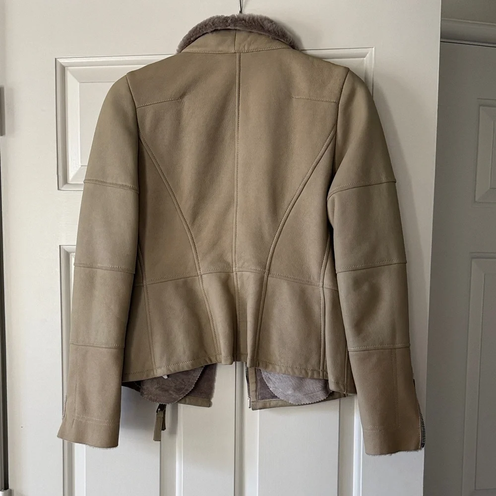 Elegant Beige Teddy Jacket with Plush Collar - Picture 8 of 8